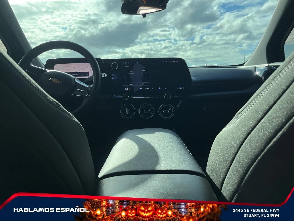 Used 2025 Summit White Chevrolet LT image 15