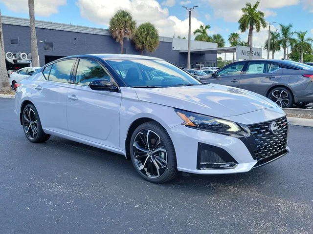 New 2026 Gray Sky Pearl / Super Black Two-tone Nissan SR image 3