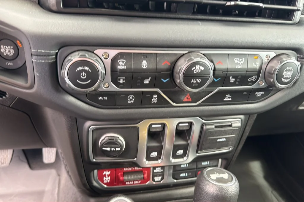 Used 2025 White Jeep 2-Door Rubicon 4x4 image 28