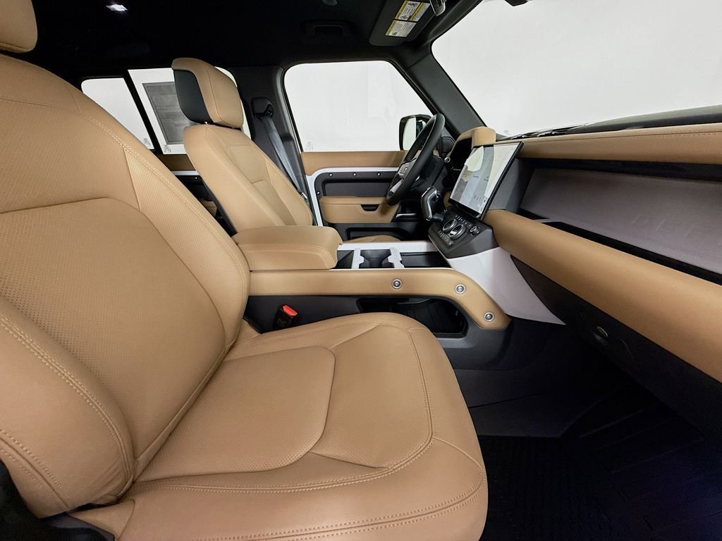 New 2026 Fuji White Land Rover S image 24