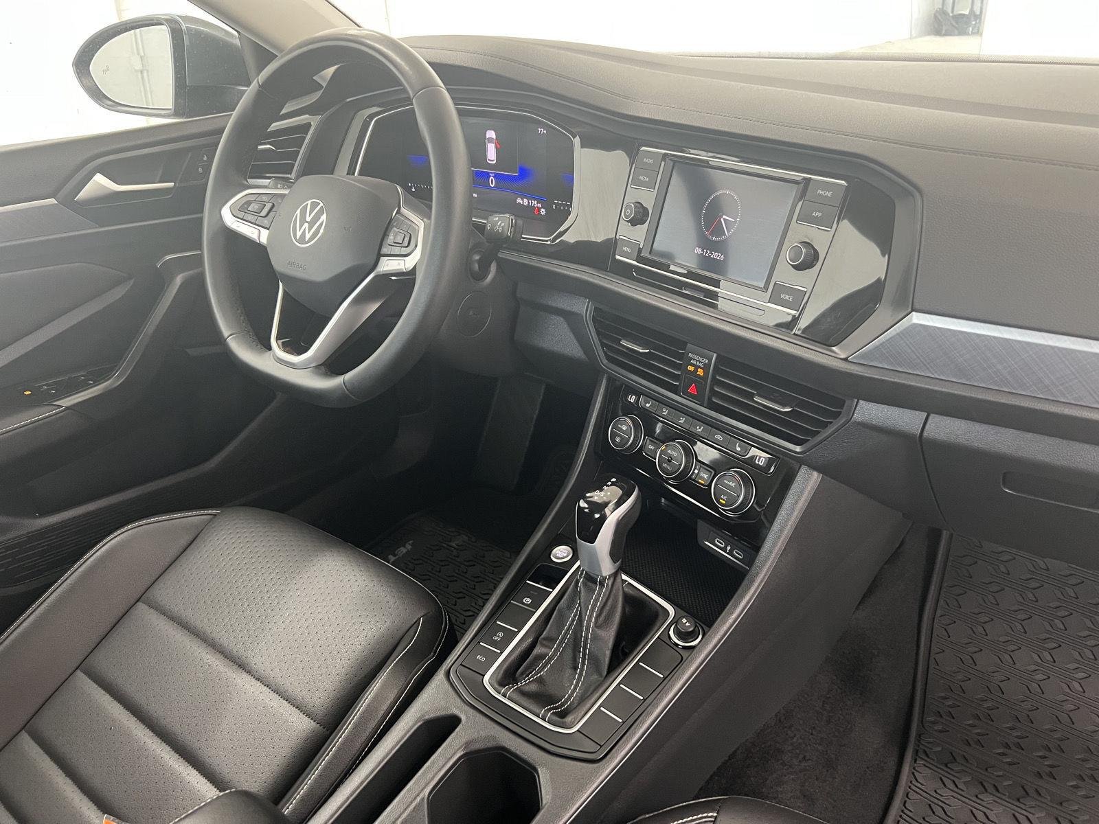 Used 2024 Platinum Gray Metallic Volkswagen SE image 29
