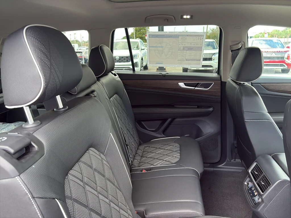 2026 Volkswagen Atlas SEL Premium R-Line - Photo 11
