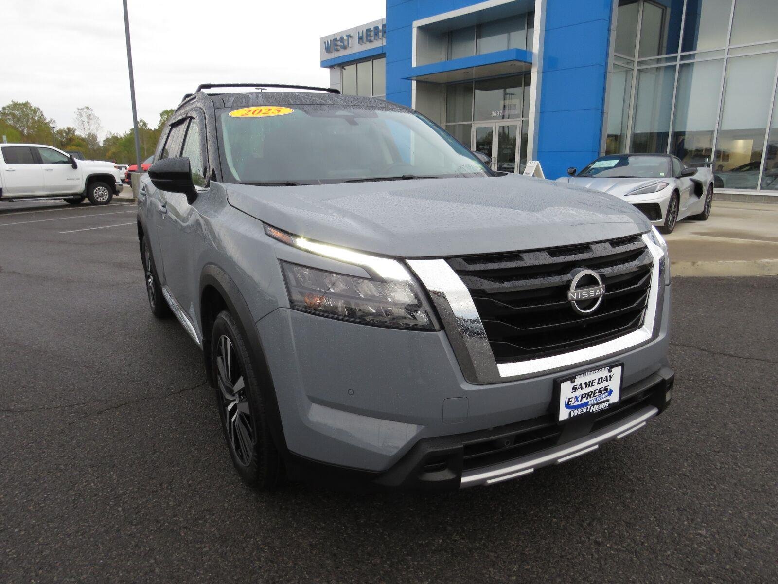 Used 2025 Solid Gray/Super Black Nissan Platinum image 3