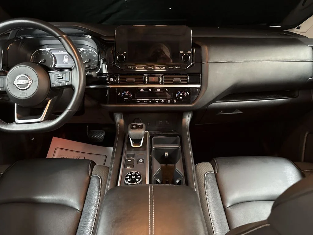 Used 2025 Gun Metallic Nissan SL image 27