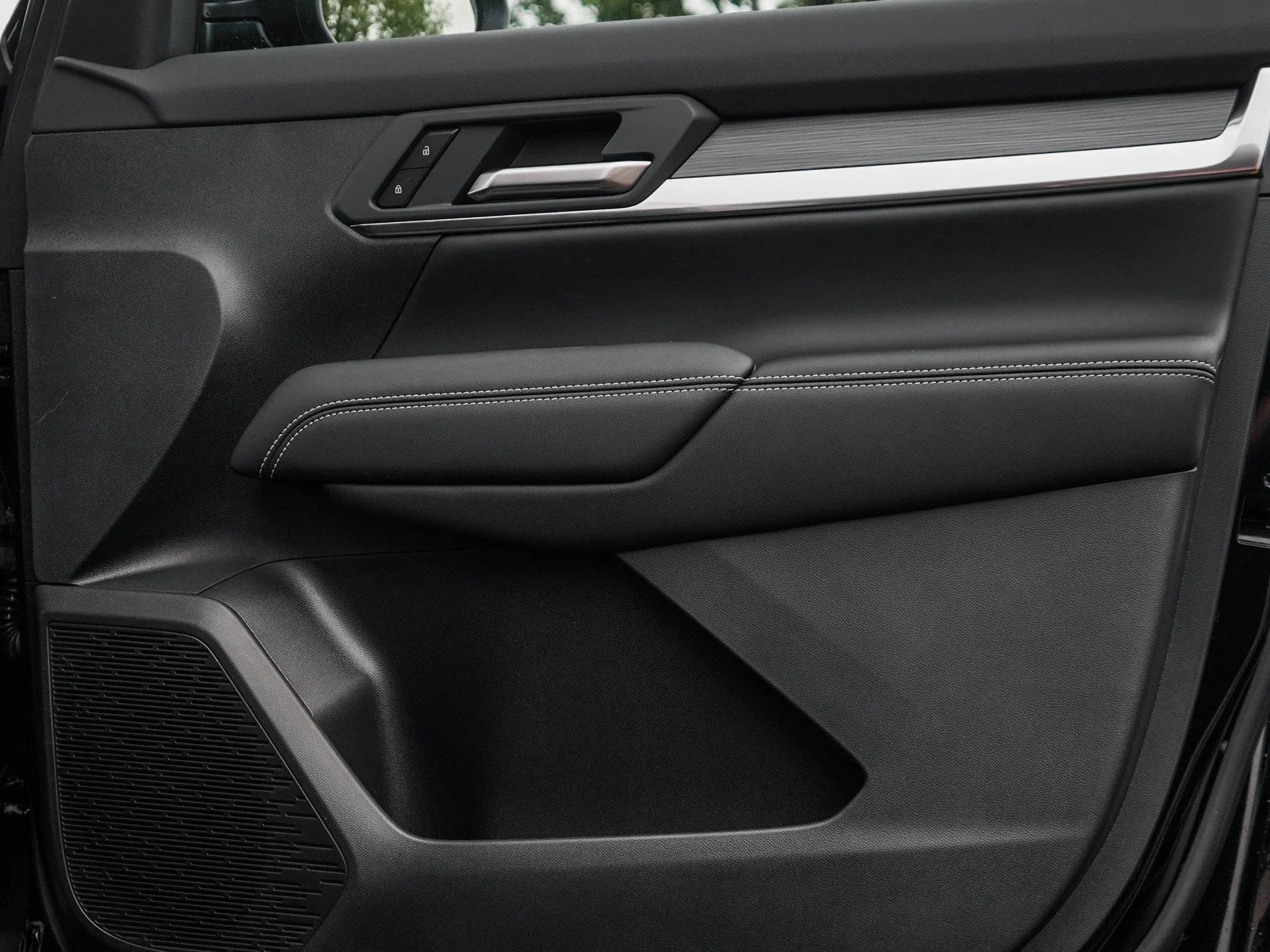 New 2027 Summit White GMC Elevation image 10