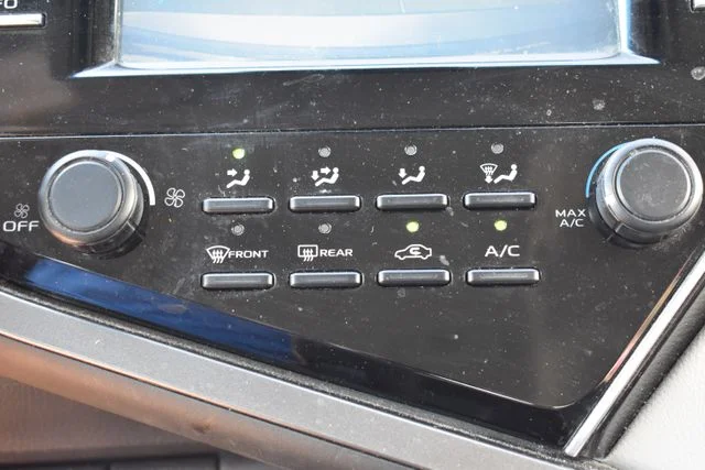 Used 2018 Silver Toyota LE image 26