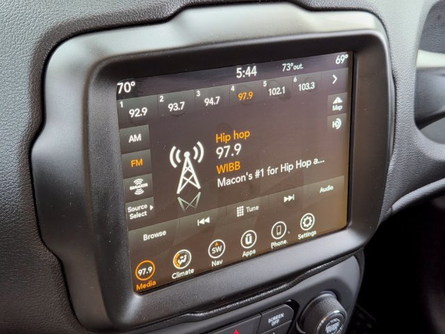 Used 2023 White Jeep Altitude image 21