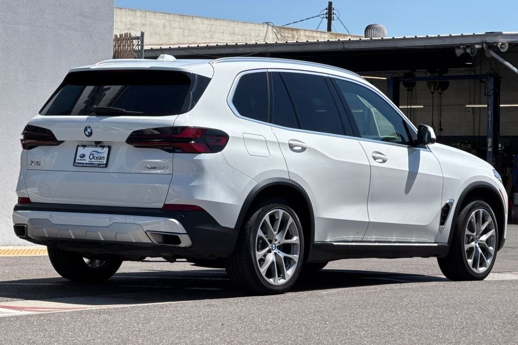 Used 2024 White BMW xDrive40i image 6