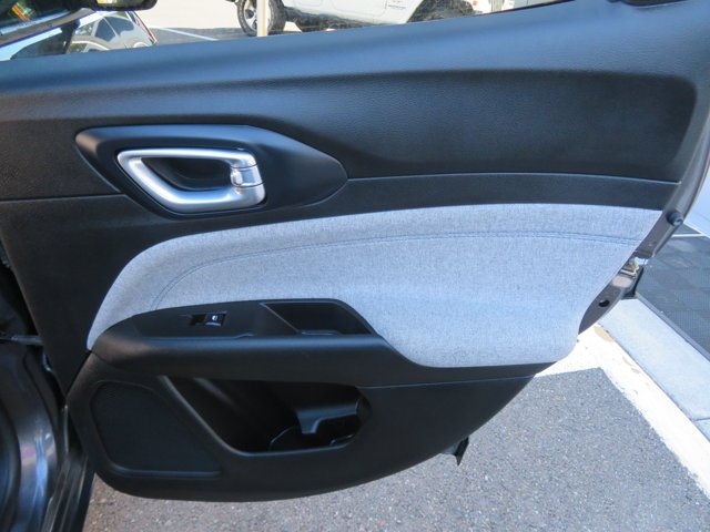Used 2022 Granite Crystal Metallic Clearcoat Jeep Latitude image 13