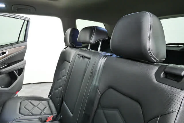 New 2026 Pure Gray Volkswagen 2.0T SE w/Technology image 20