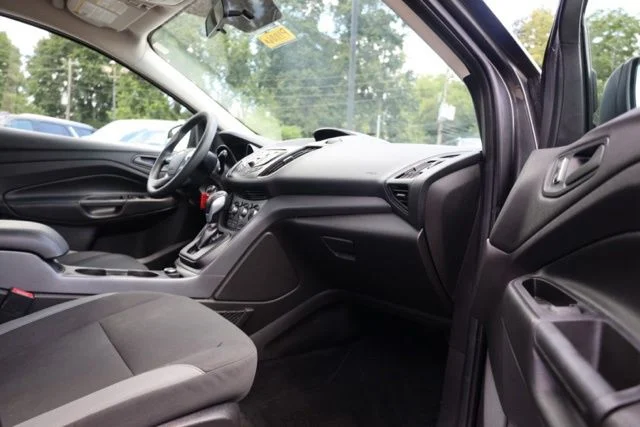 Used 2015  Ford S image 35