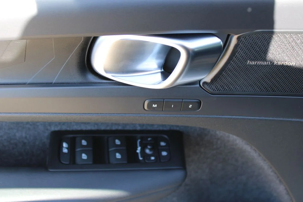 Used 2022 White Volvo Ultimate image 29