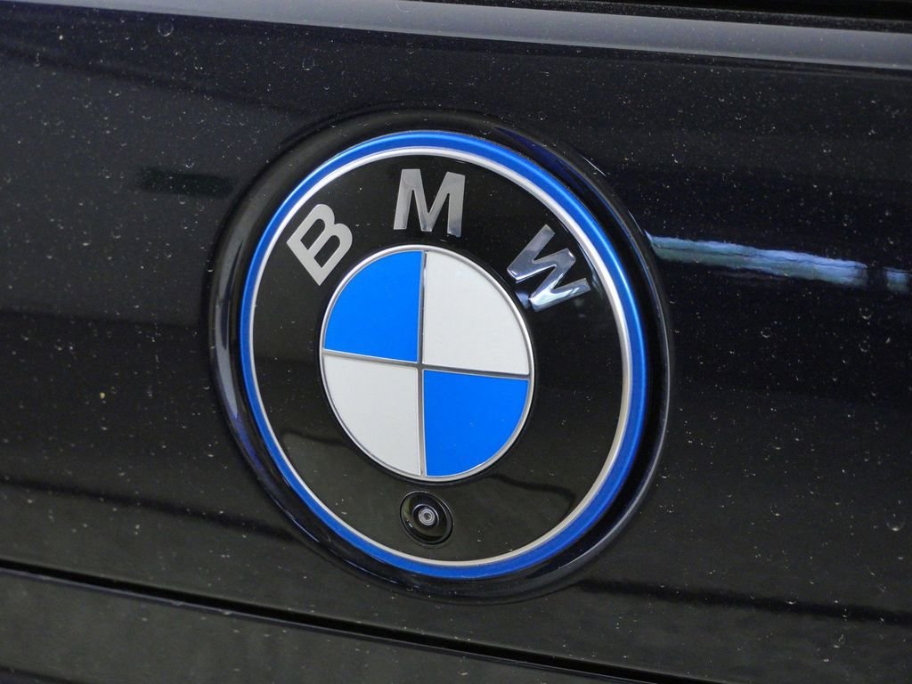 New 2026 Carbon Black Metallic BMW xDrive60 image 11