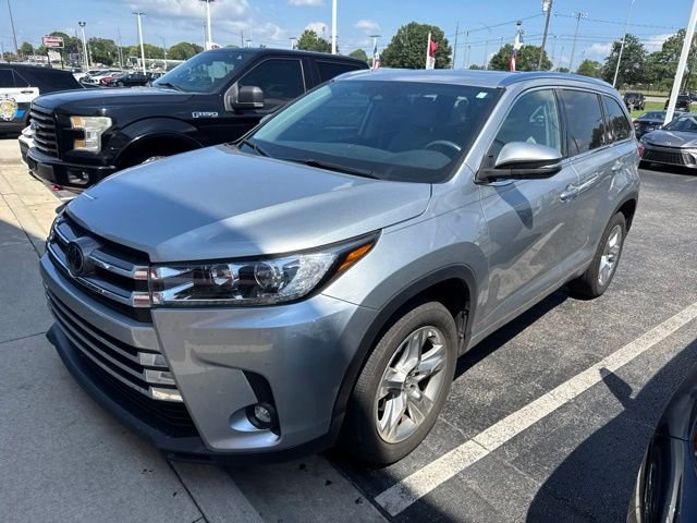 Used 2019 Silver Toyota Limited image 9