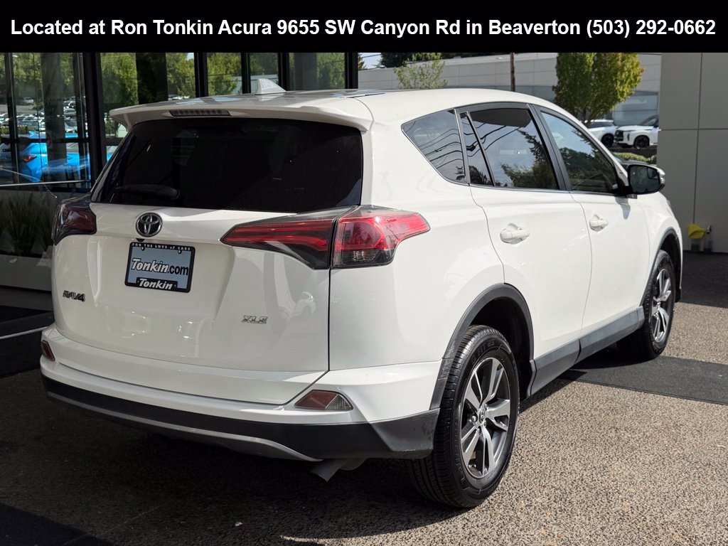 Used 2018 Super White Toyota XLE image 7