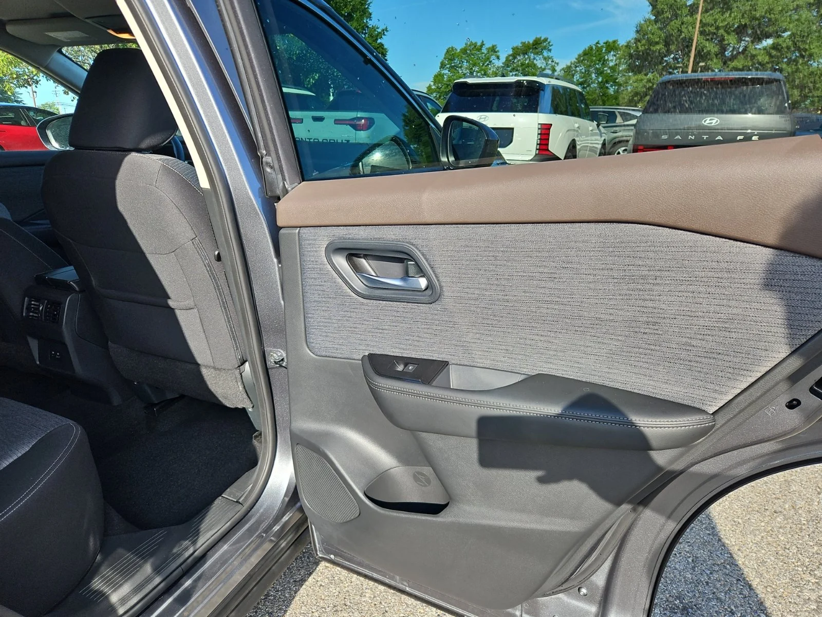 Used 2023 Gray Nissan SV image 39