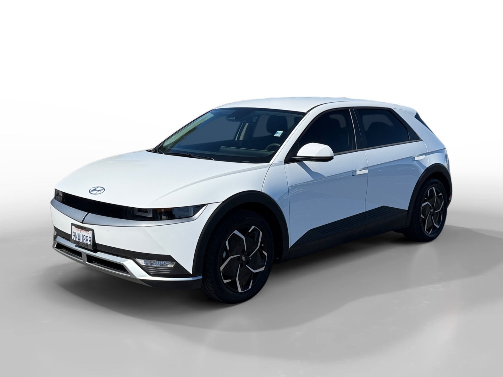 Used 2024 White Hyundai SEL image 1