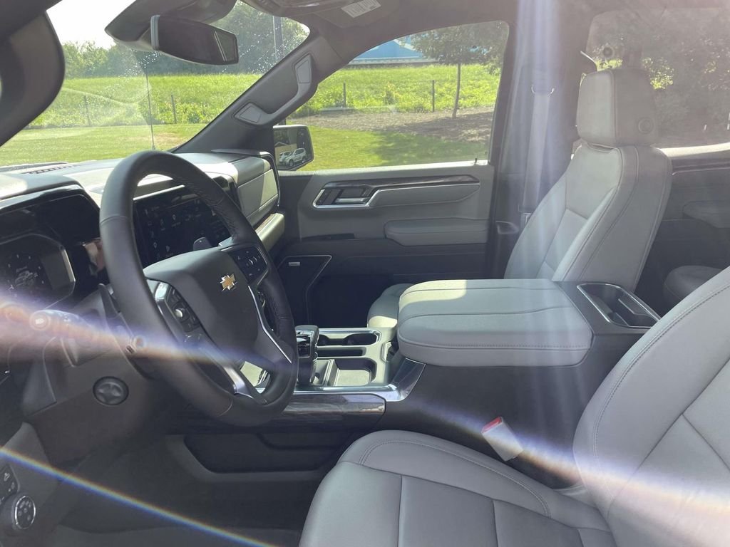 2026 Chevrolet Silverado 1500 LTZ - Photo 19