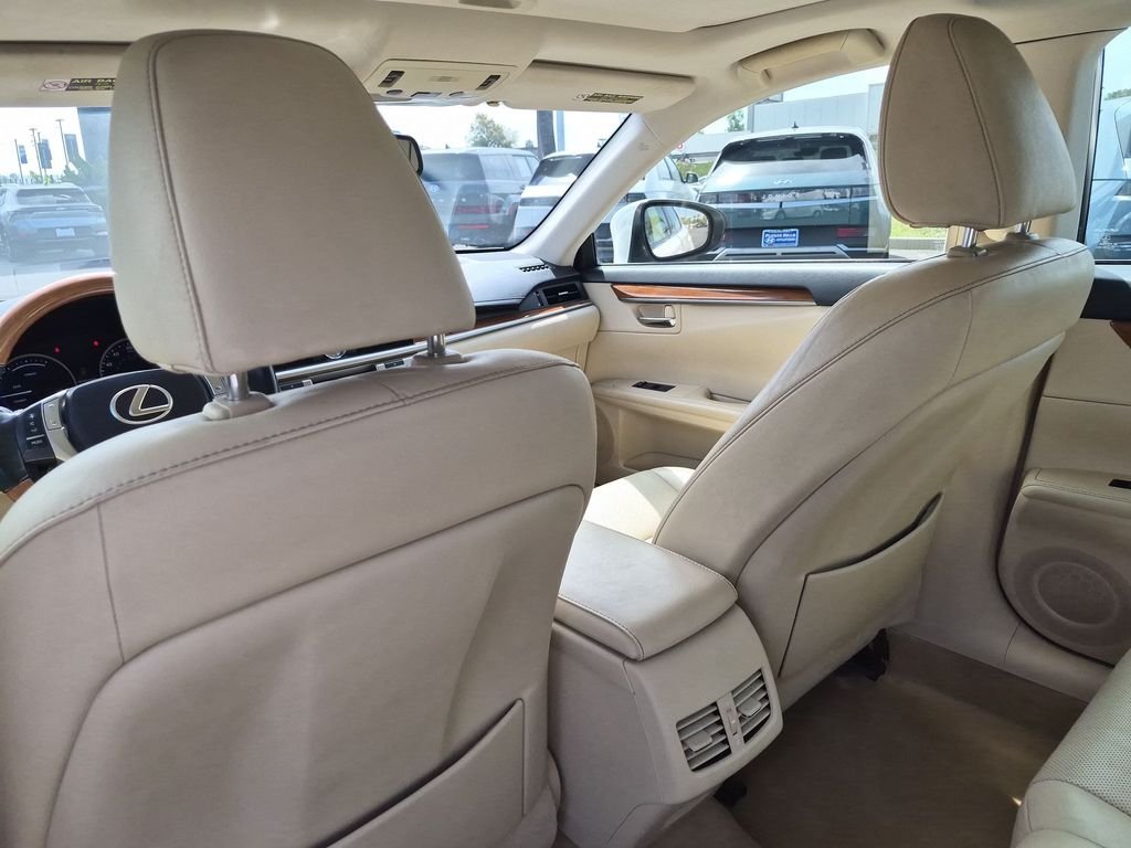 2014 Lexus ES 300h - Photo 29