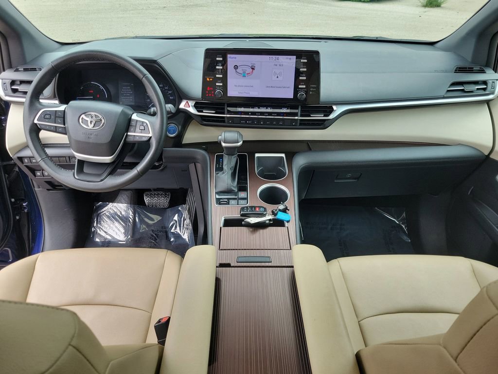 Used 2023  Toyota XLE image 12