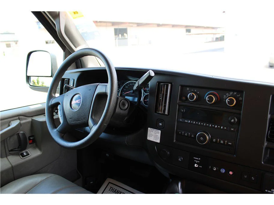 Used 2021 Special Exterior Color GMC Cutaway Van 2D image 18