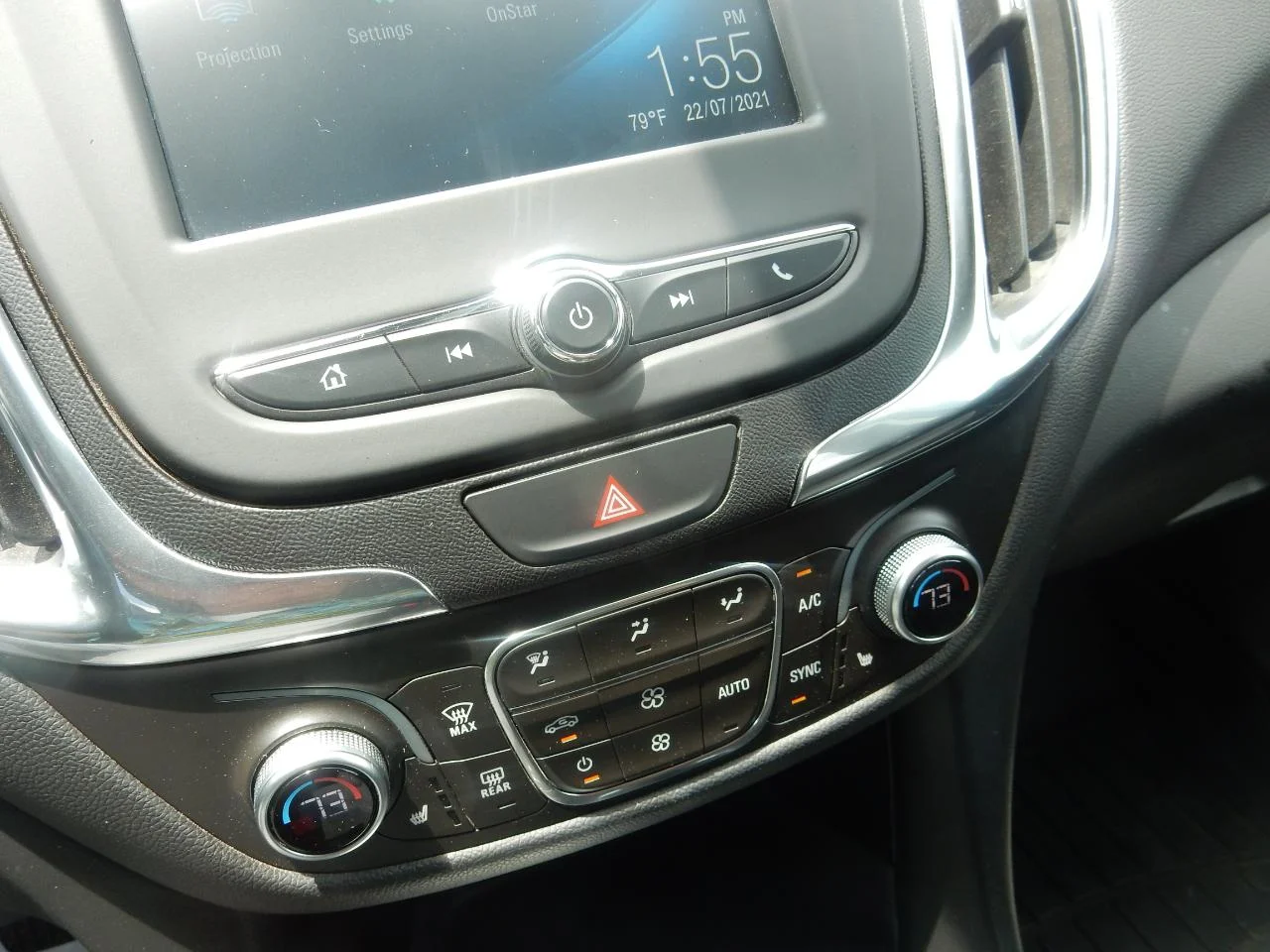 Used 2018 White Chevrolet FWD 4DR LT W/1LT image 36