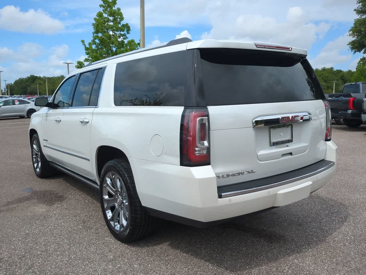 Used 2016 White Frost Tricoat GMC Denali image 4