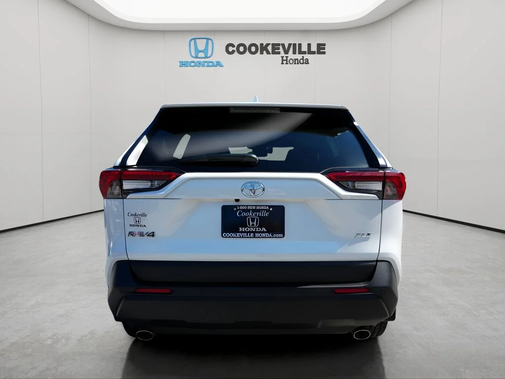 Used 2024 Wind Chill Pearl Toyota XLE Premium image 6