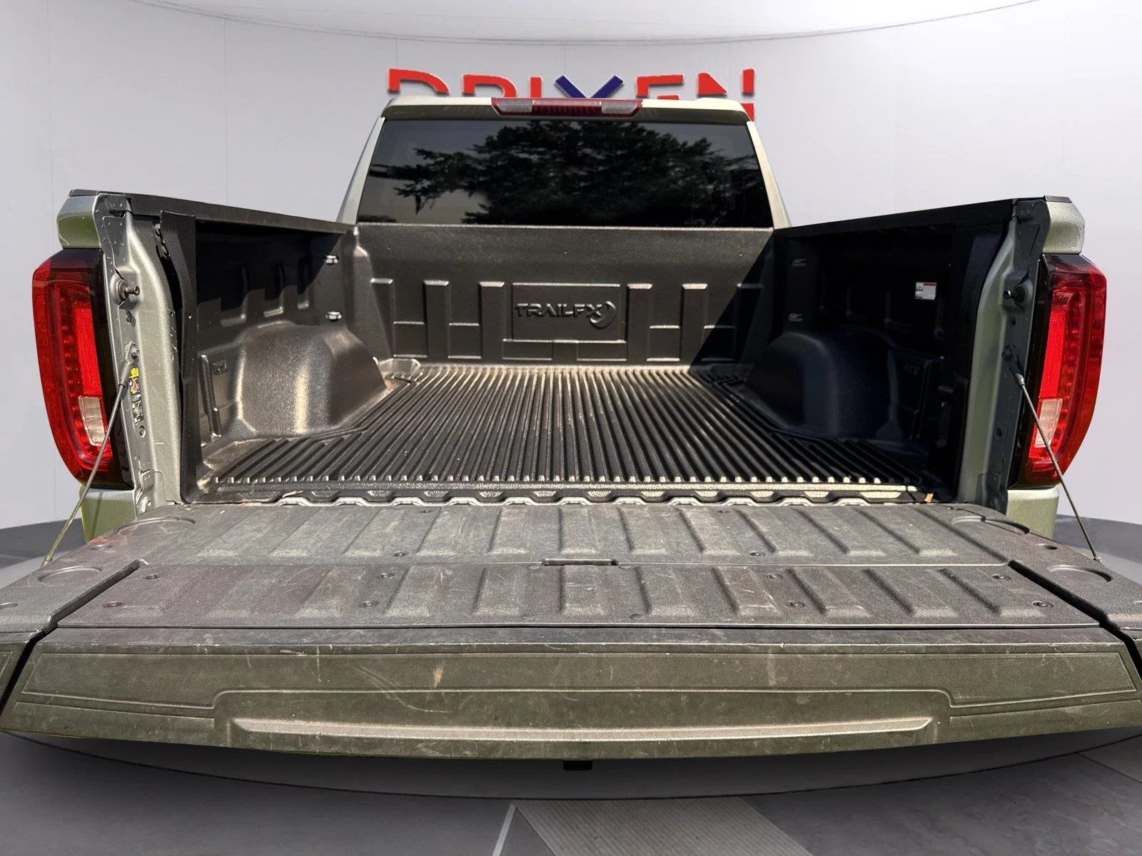 Used 2025 Sterling Metallic GMC SLT image 29