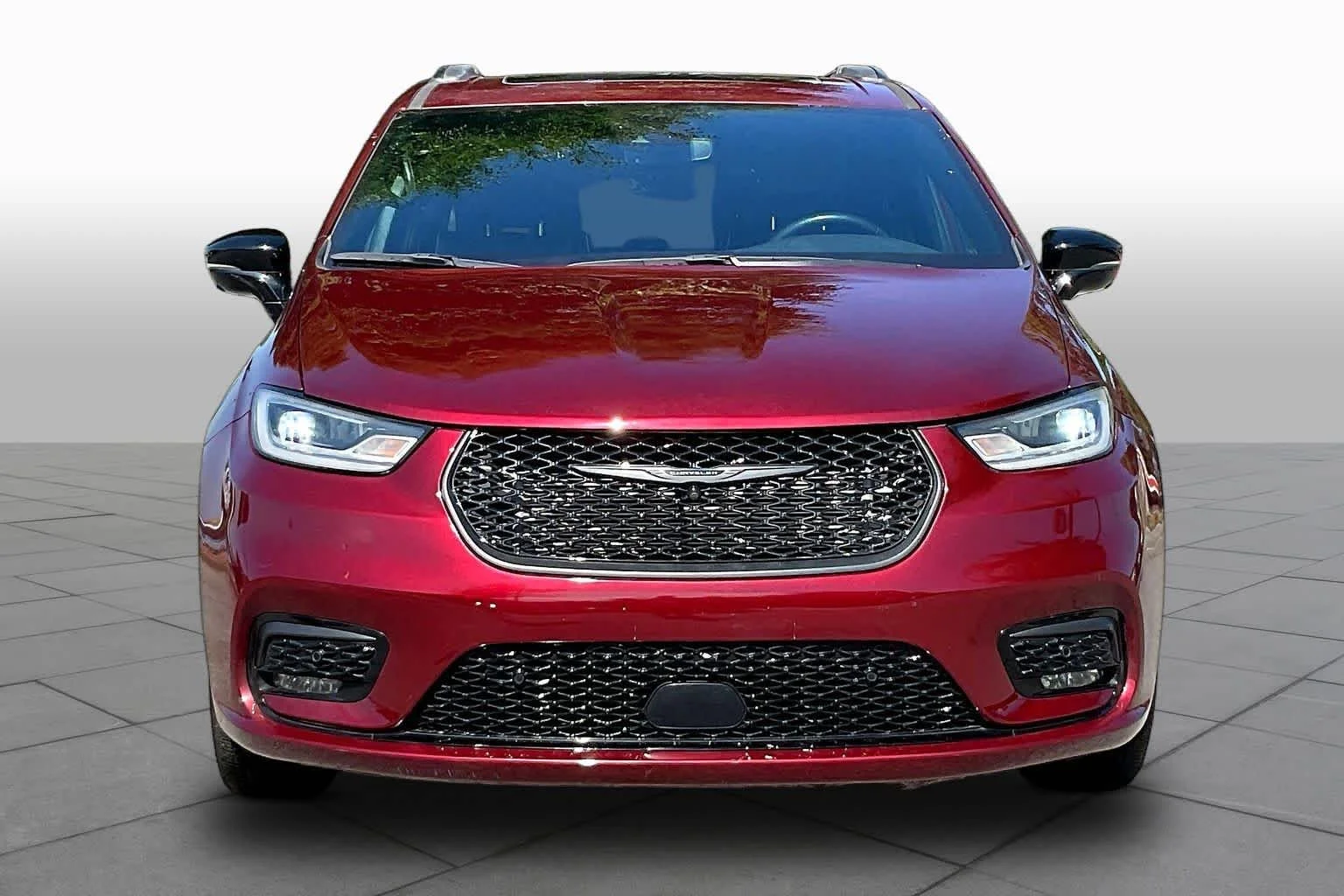 Used 2023 Velvet Red Pearlcoat Chrysler Limited image 4