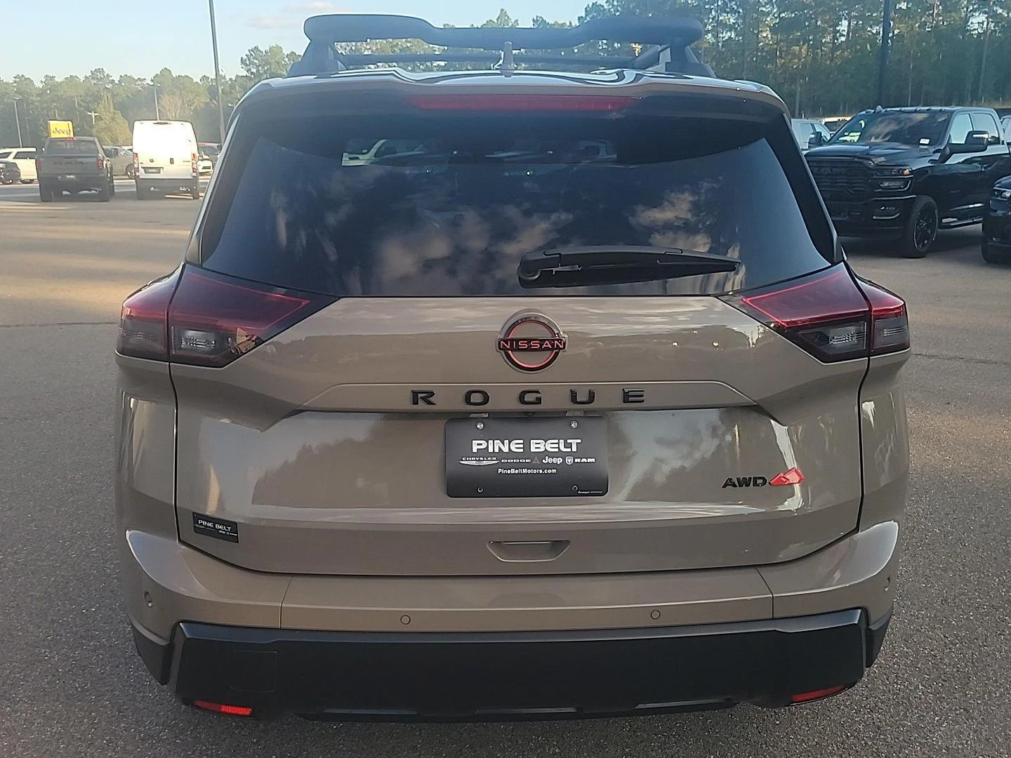 Used 2025 Everest White Pearl Nissan Rock Creek image 12