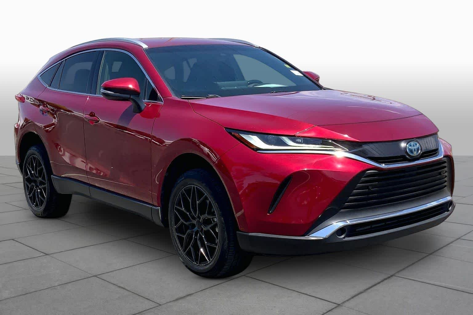 Certified Used 2022 Ruby Flare Pearl Toyota XLE image 3