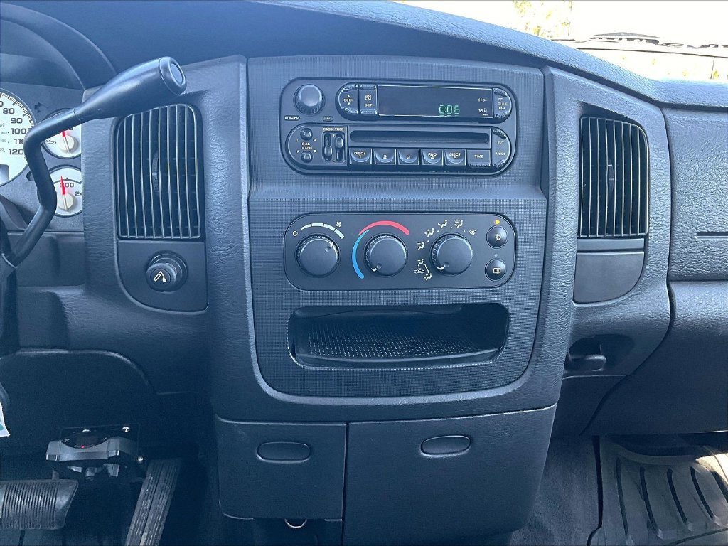 Used 2004 Black Dodge SLT image 19