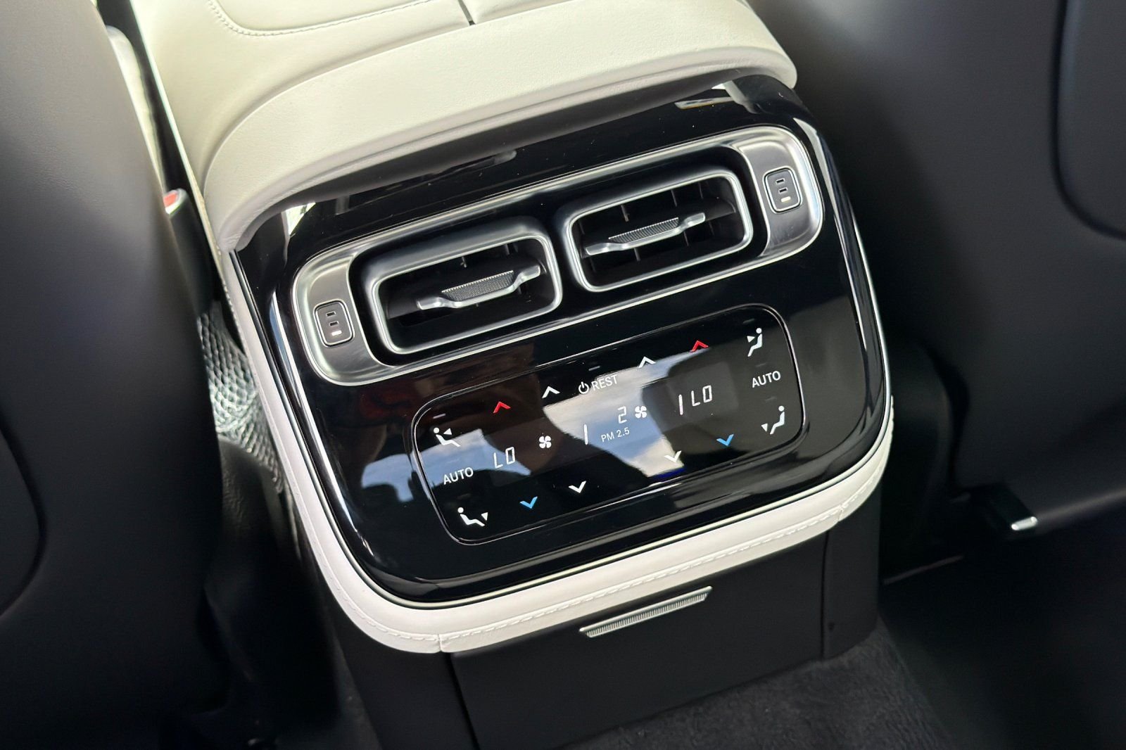 New 2026 MANUFAKTUR Exclusive Arabian Grey Non-Metallic Mercedes-Benz S 63 E AMG® image 26