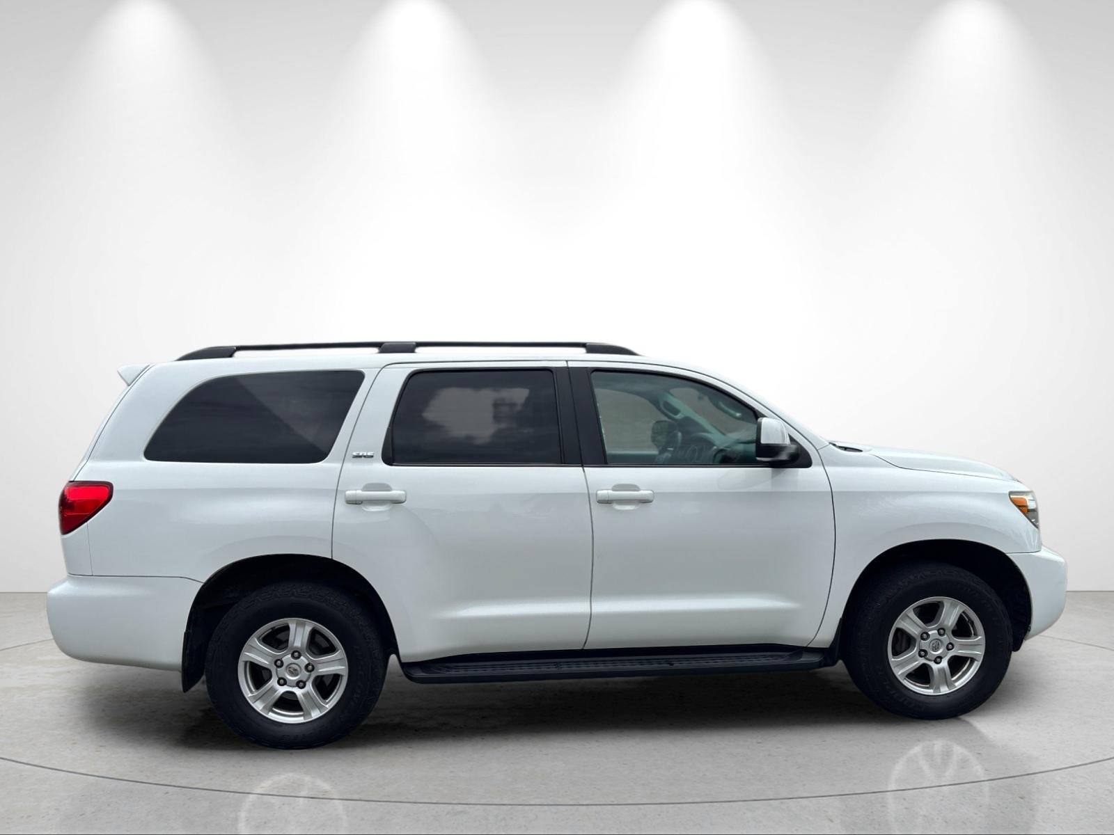 Used 2016 Super White Toyota SR5 image 6