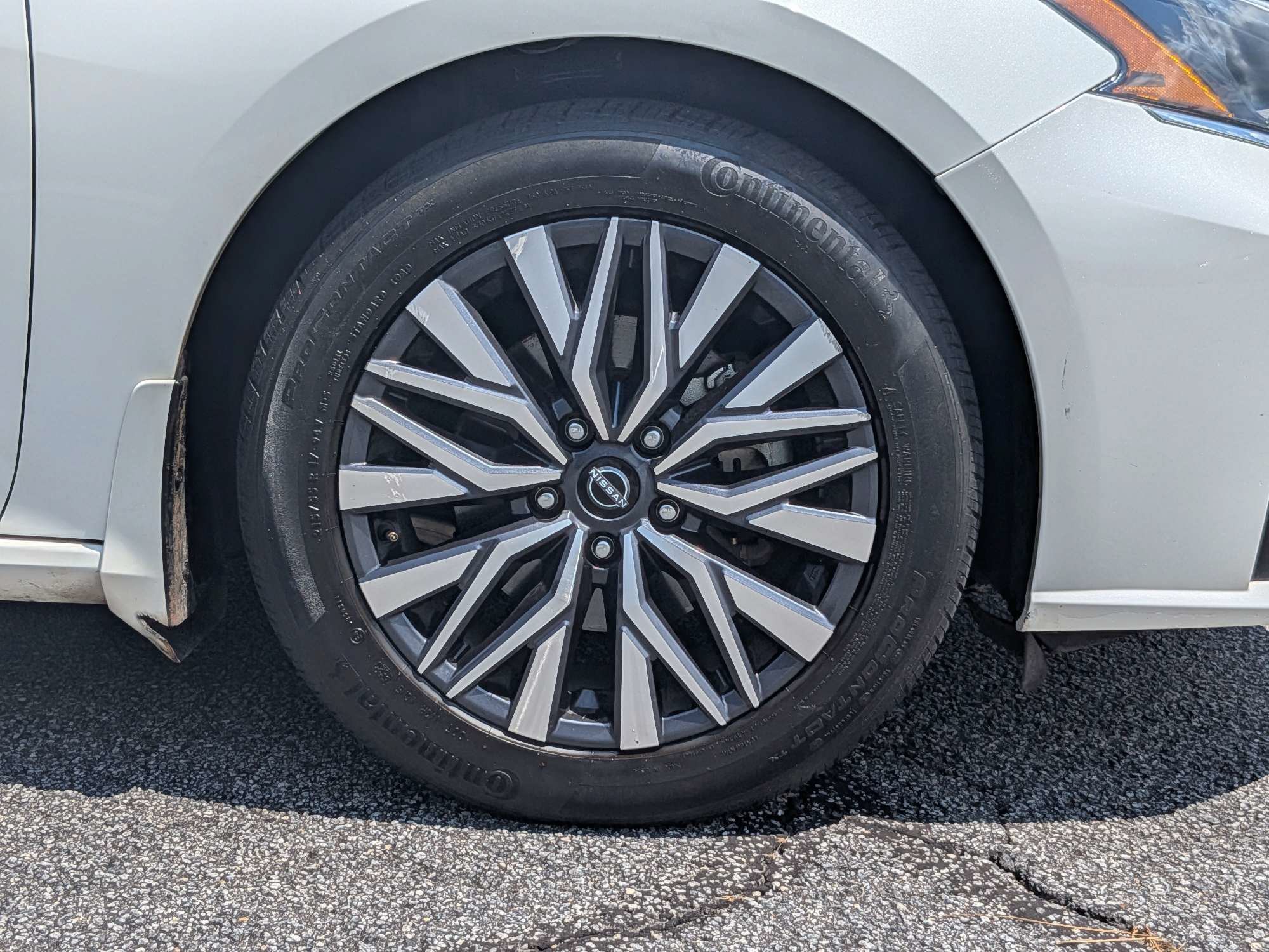 Used 2024 White Nissan 2.5 SV image 9