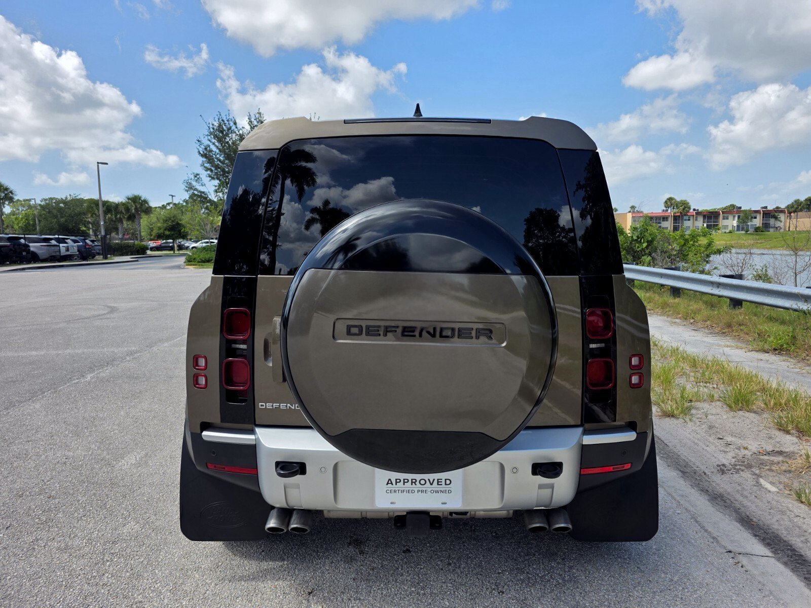 Certified Used 2024 Gondwana Stone Metallic Land Rover SE image 6