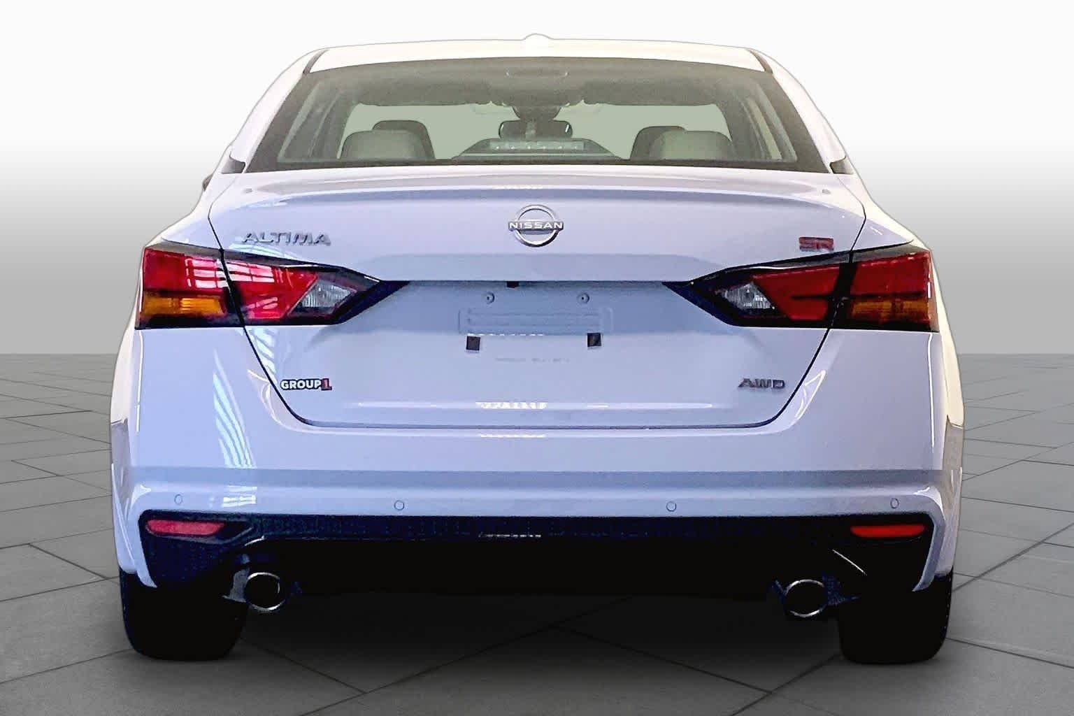 Used 2025 Gray Sky Pearl Nissan SR image 5