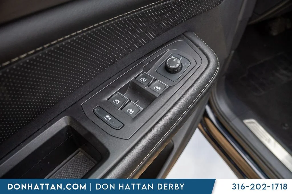 Used 2024 Black Volkswagen 2.0T SE w/Technology image 17