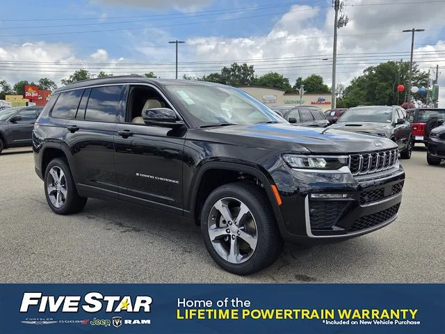 New 2026 Diamond Black Crystal Pearl-Coat Exterior Paint Jeep Limited image 1