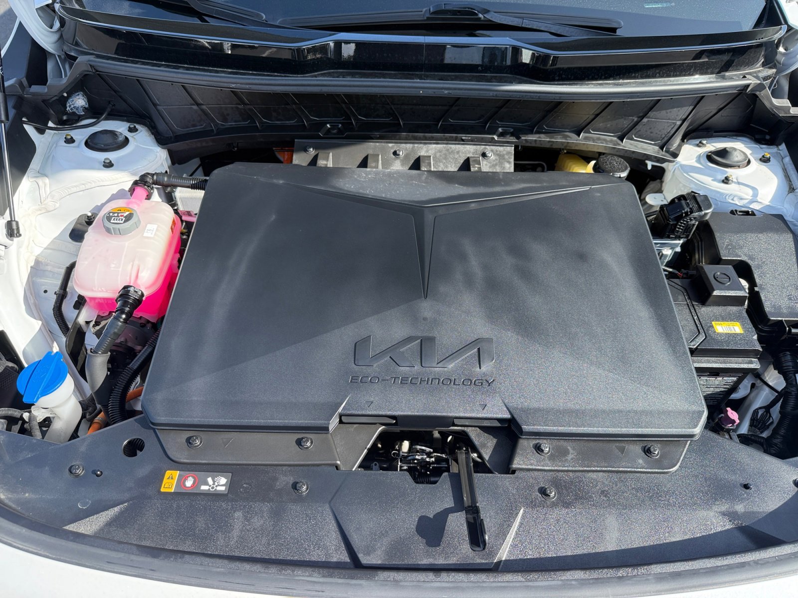 Used 2024 Snow White Pearl Kia Wind image 20