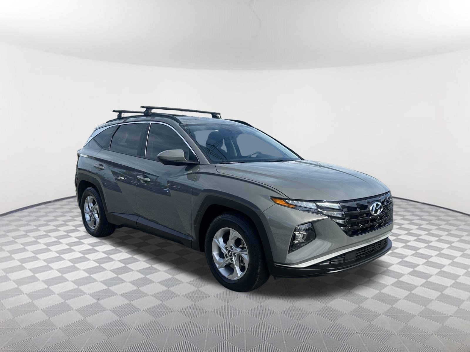 Used 2024 Hampton Gray Hyundai SEL image 3