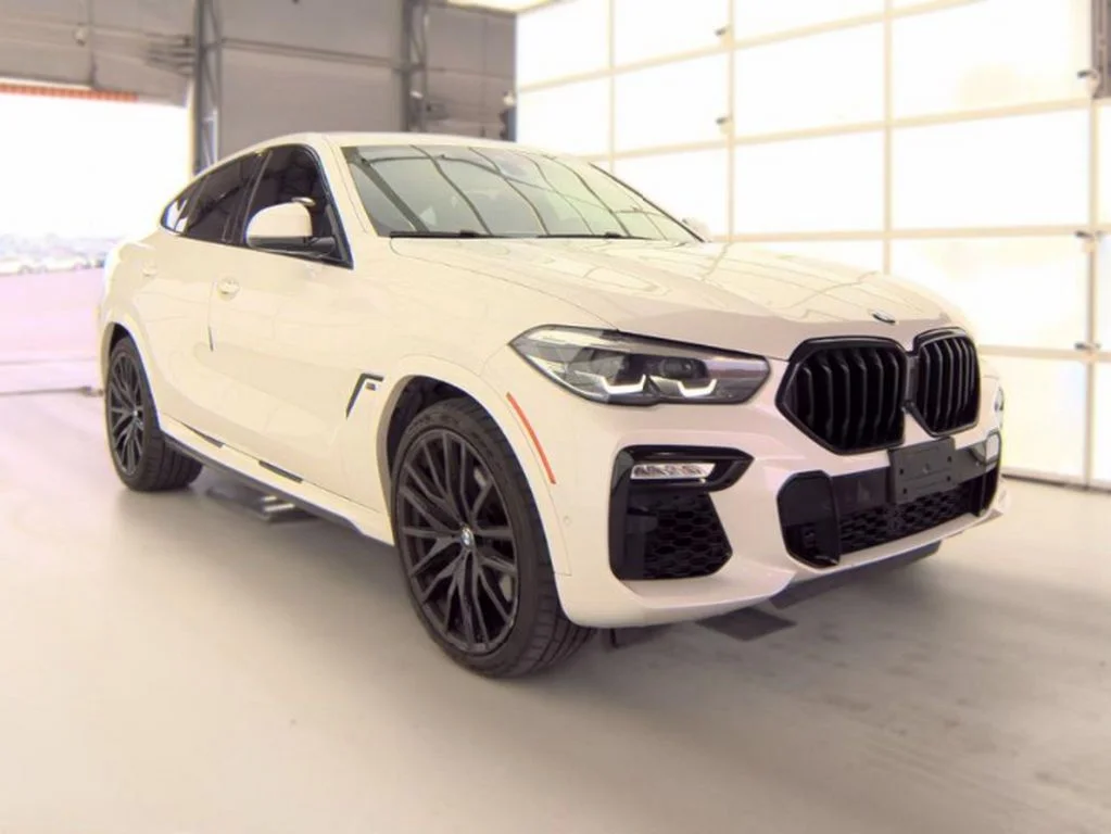 Used 2021 White BMW xDrive40i image 4