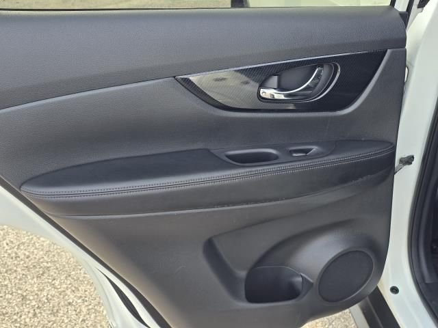 Used 2019  Nissan SL image 10