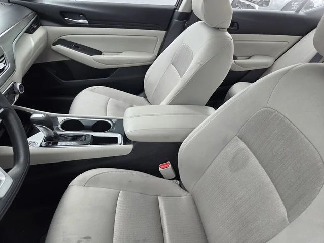 Used 2024 Red Nissan 2.5 SV image 4