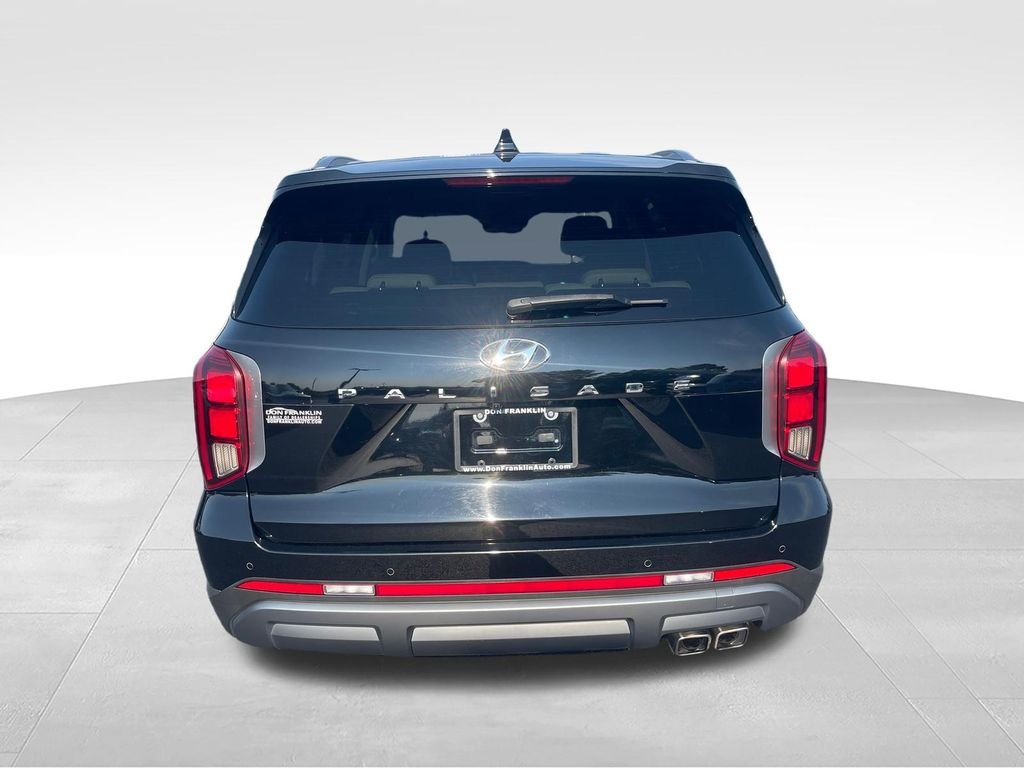 Used 2023 Black Hyundai SEL image 4