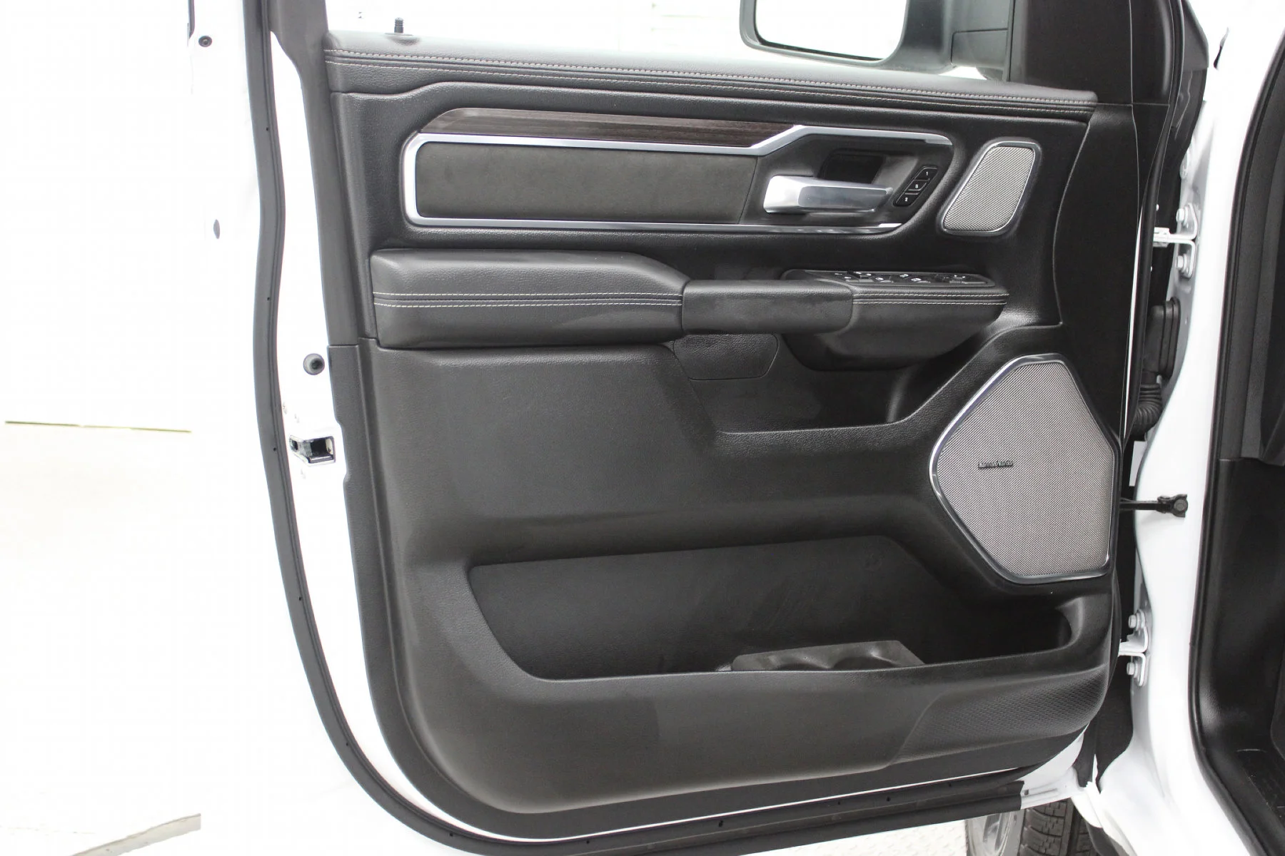 New 2026 Bright White Clear-Coat Exterior Paint RAM Laramie 4x4 Crew Cab image 13