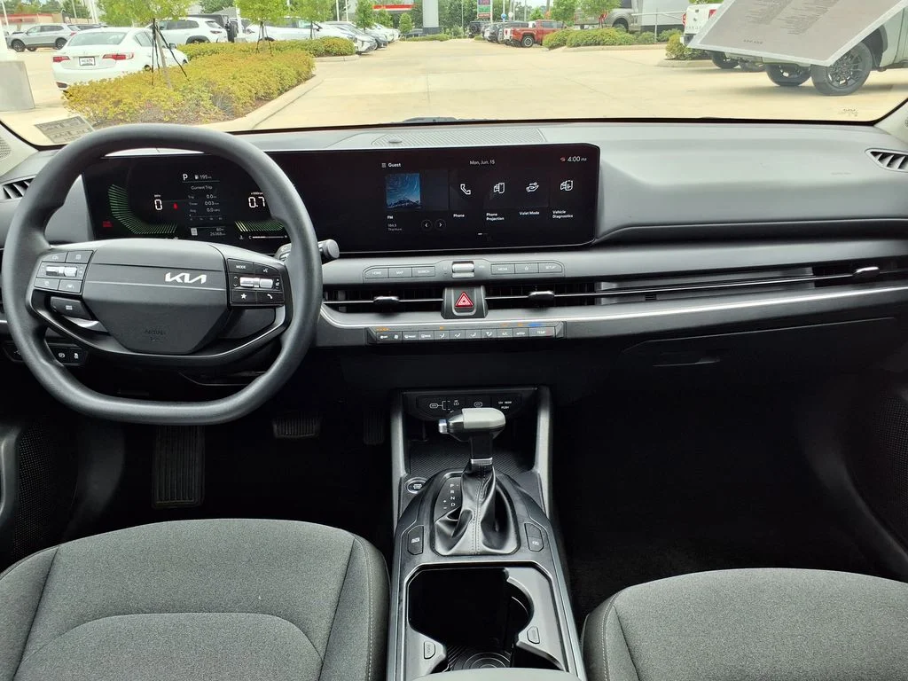 Used 2025 White Kia LXS image 19
