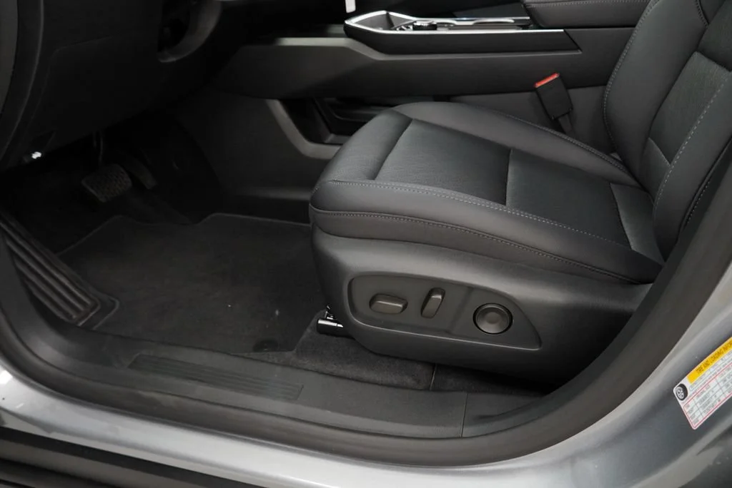 New 2027 Sterling Gray Metallic Chevrolet LT image 23