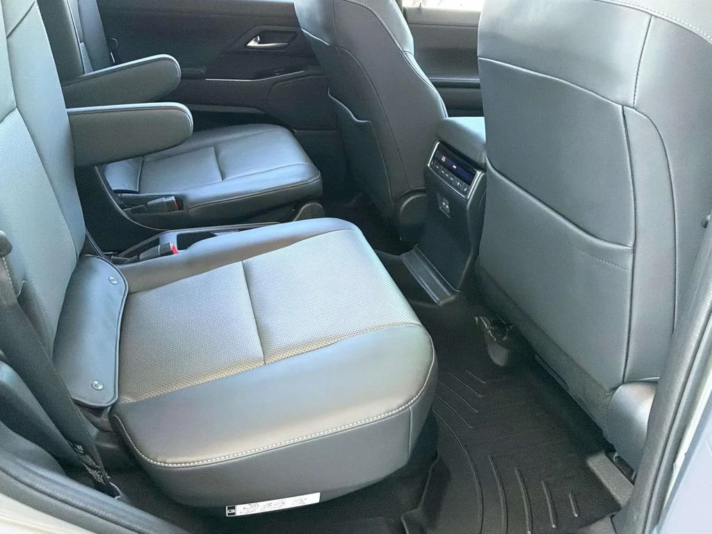Used 2024 Incognito Lexus Premium+ image 37